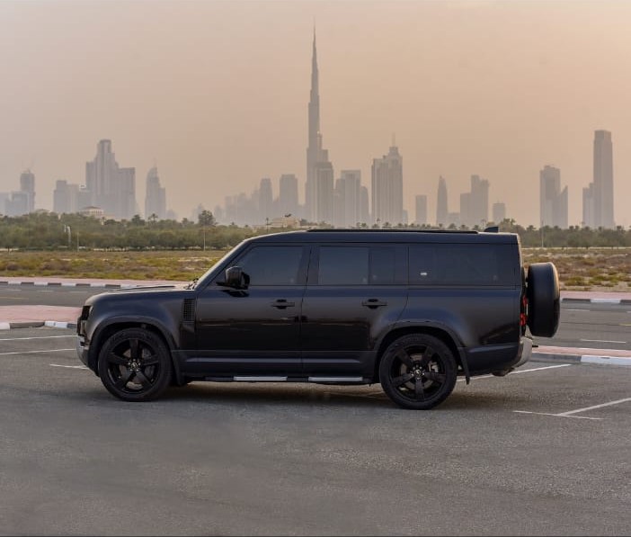 Land Rover Defender view 4
