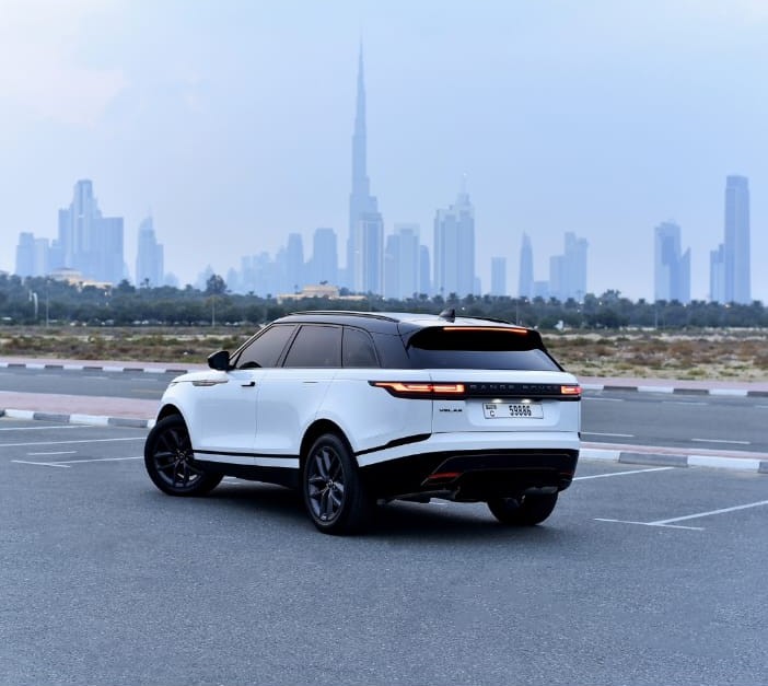 Range Rover Velar view 4