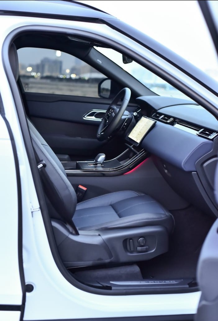 Range Rover Velar view 8