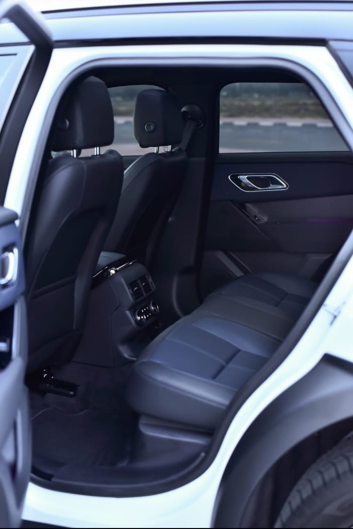 Range Rover Velar view 9