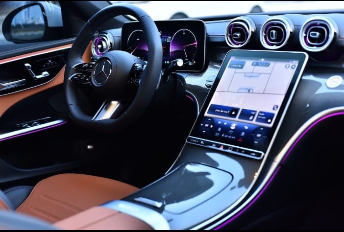 Mercedes-Benz C200 view 7