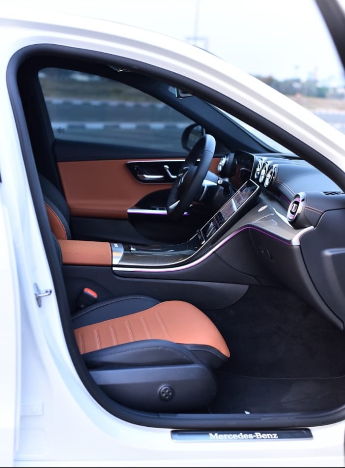 Mercedes-Benz C200 view 8