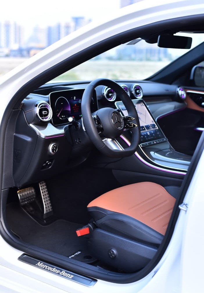 Mercedes-Benz C200 view 9