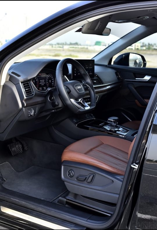 Audi Q5 view 8