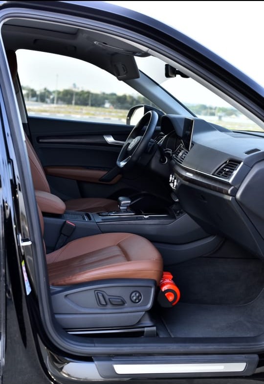 Audi Q5 view 9