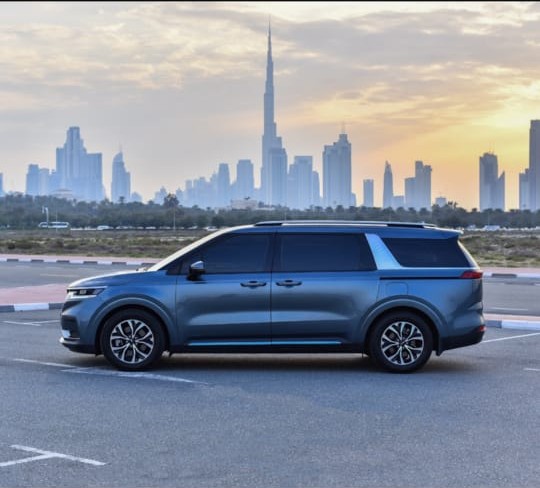 Kia Carnival view 3