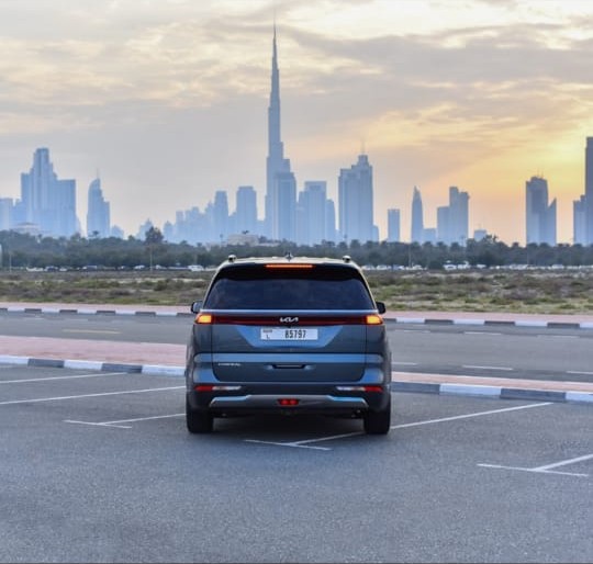 Kia Carnival view 5