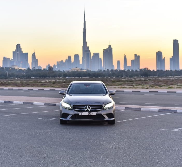 Mercedes-Benz C300 view 2