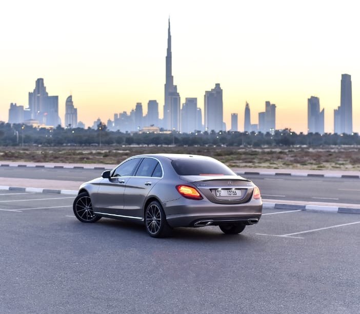 Mercedes-Benz C300 view 3