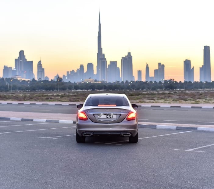 Mercedes-Benz C300 view 5