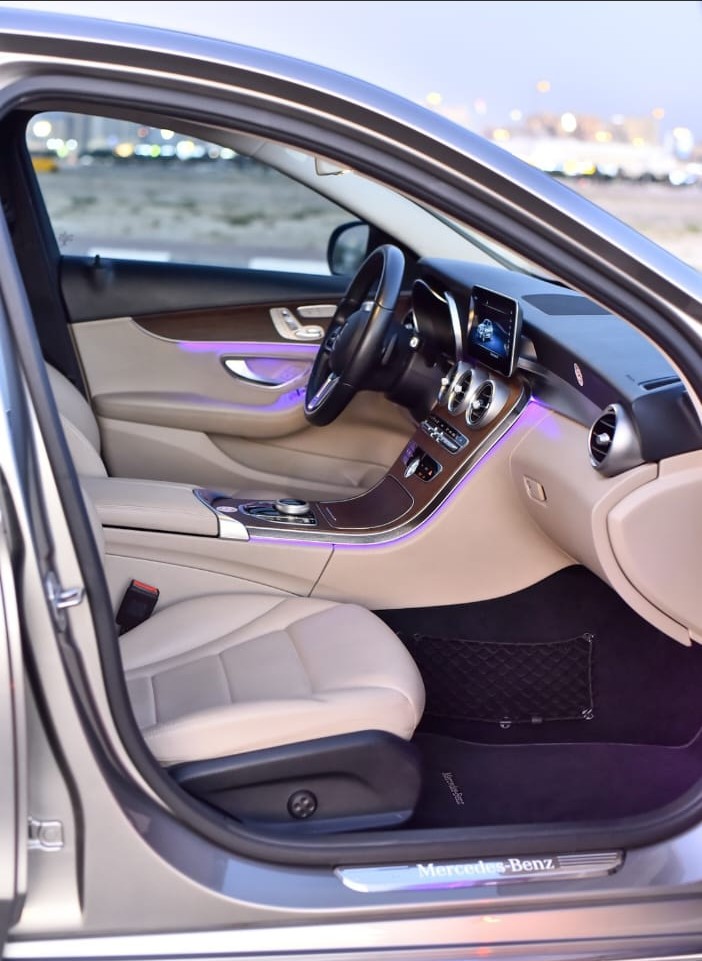 Mercedes-Benz C300 view 6