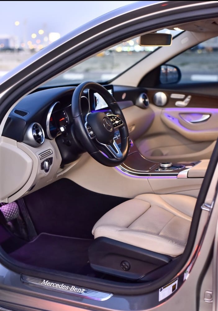 Mercedes-Benz C300 view 8