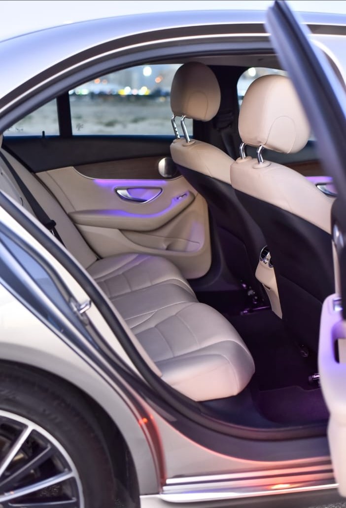 Mercedes-Benz C300 view 9