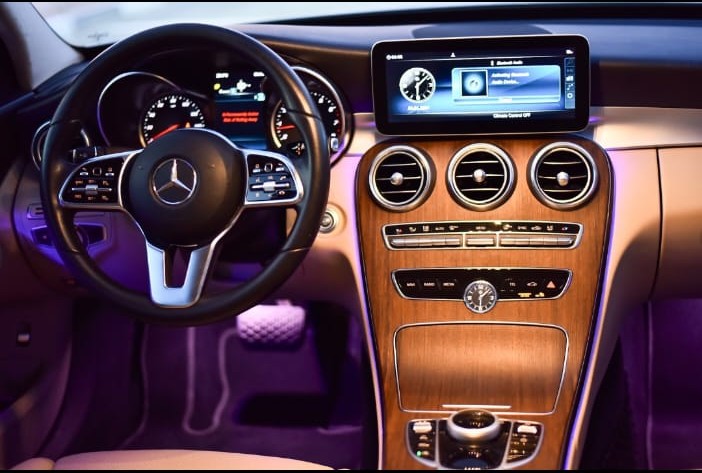 Mercedes-Benz C300 view 10