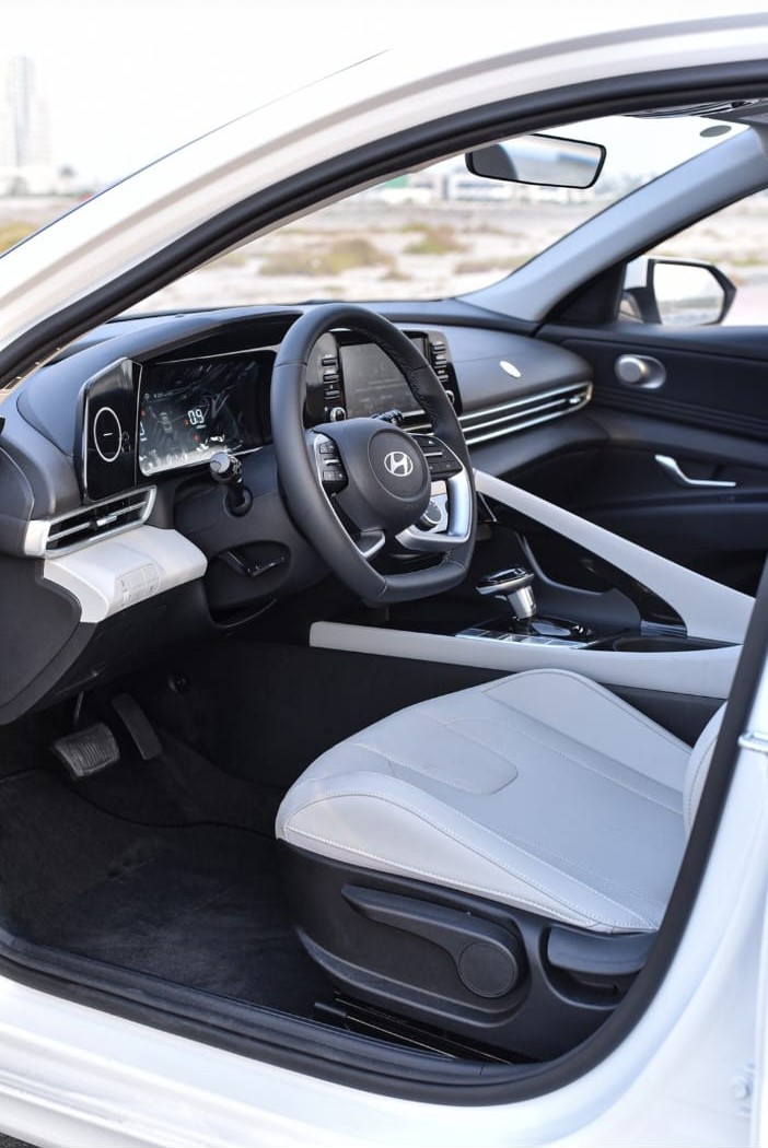 Hyundai Elantra view 6