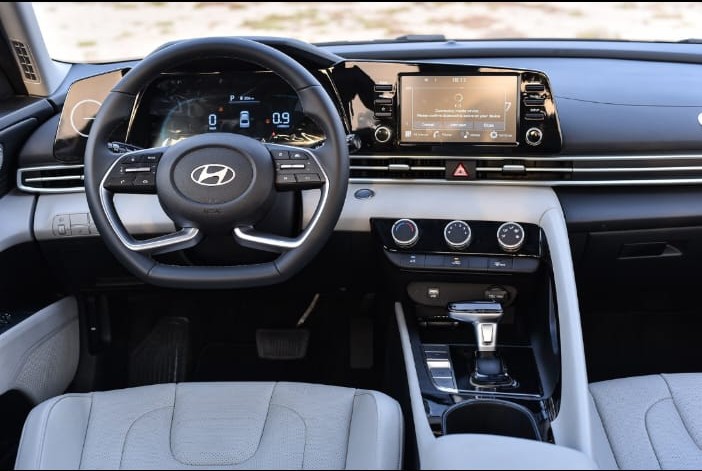 Hyundai Elantra view 7