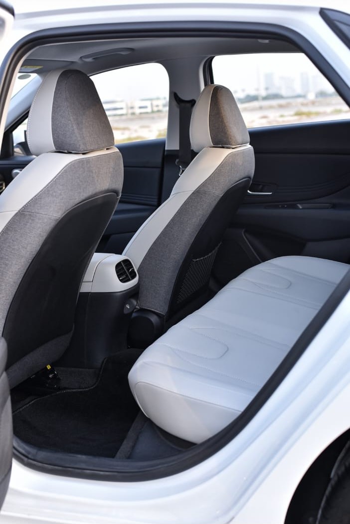 Hyundai Elantra view 10