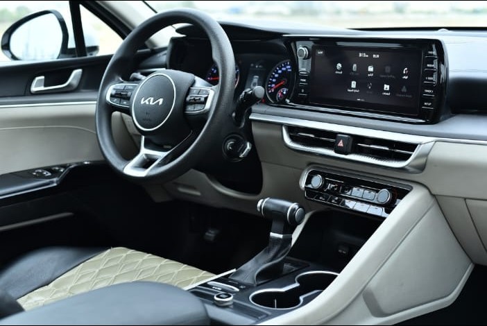 Kia K5 view 9