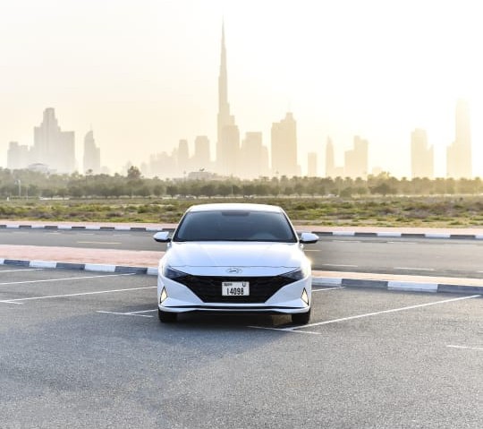 Hyundai Elantra view 3