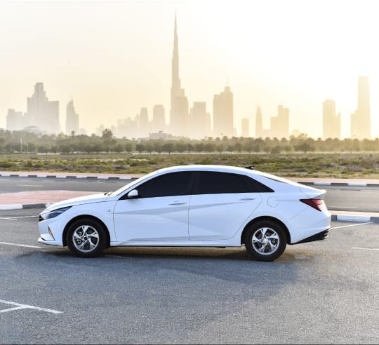 Hyundai Elantra view 4