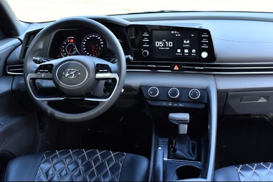 Hyundai Elantra view 6