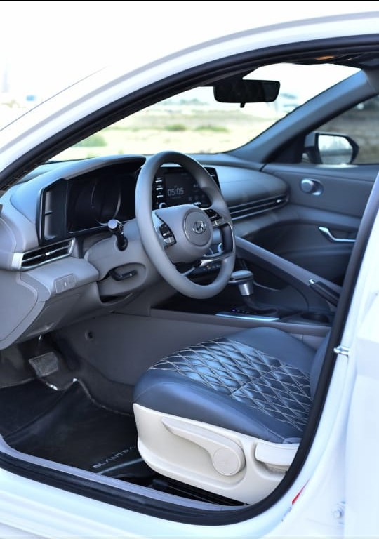 Hyundai Elantra view 7