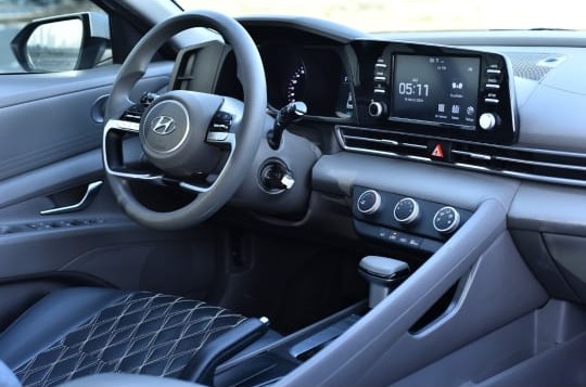 Hyundai Elantra view 8